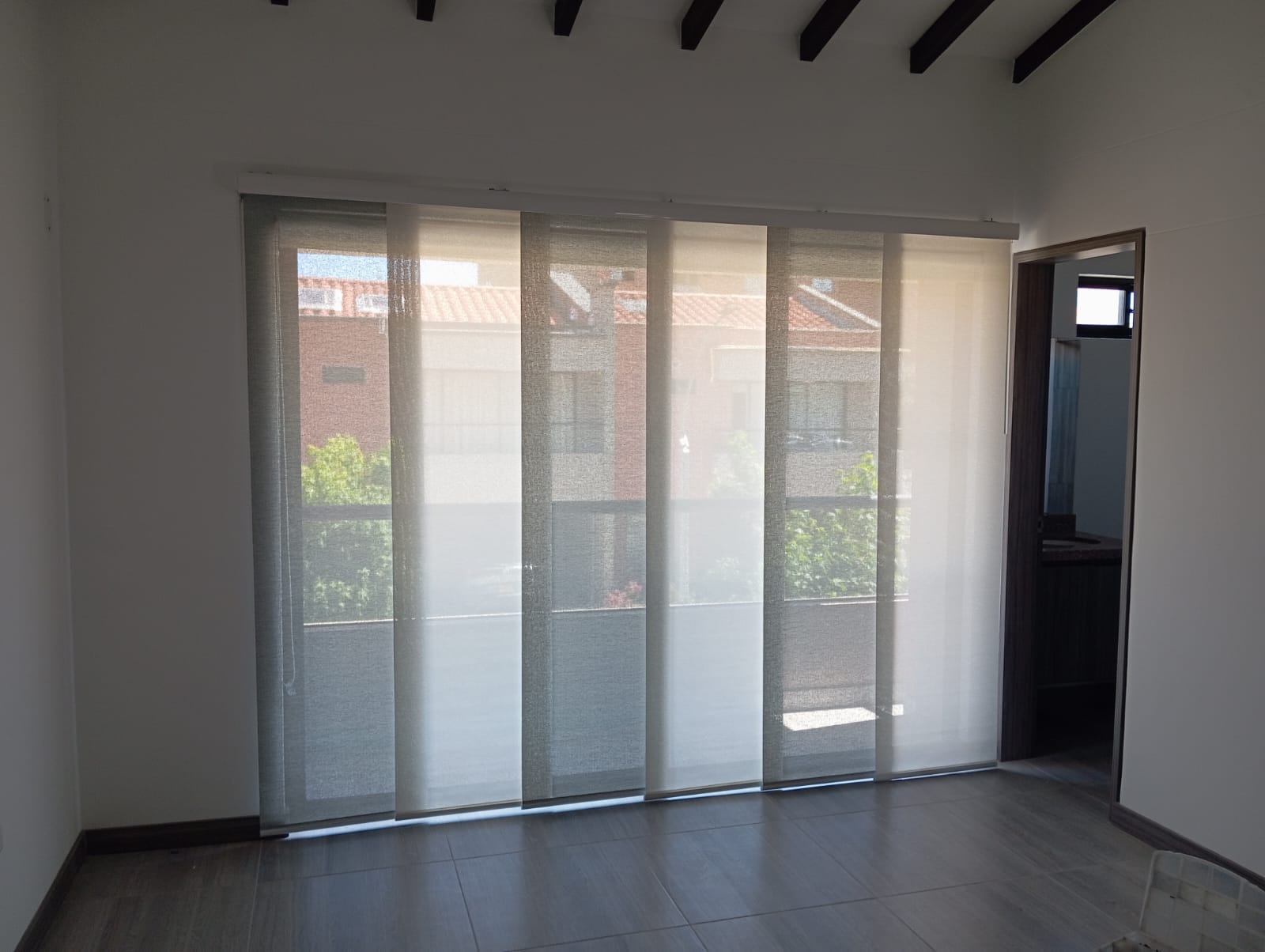 Panel craquelado blanco gris
